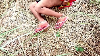 Preview 2 of Son Watch Pron Mobile With Mom - धान के खेत मे सासुर जी ने जबरदस्ती चोद दिया