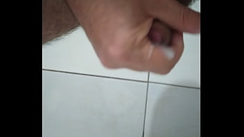 Preview 3 of Bsngros Sek - Paiz&atilde_o roludo soltando muito leite em banheiro de esta&ccedil_&atilde_o  na quarentena