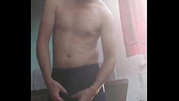 Preview 1 of Reuni - boy de short punhetando