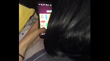 Preview 1 of Bhabi Kissing - Tocando a mi hermanastra mientras juega parchis en su habitaci&oacute_n