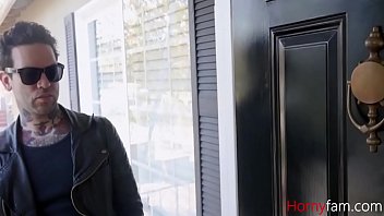 Preview 1 of Miya Khalifa Vagina Squrit - Stepdaughter Does Boyfriend While Mom&#039_s There- Jade Amber