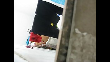 Preview 4 of Pretty And Son - Espiando a mi empleada ! Spying on my housemaid