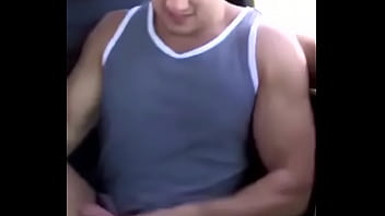 Preview 1 of Videoxxxporno - Atleta argentino se saca la leche para alimentar a los pobres