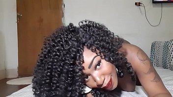 Preview 1 of Saniola Xxx Video - Negra gozando com plug no rabo