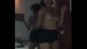 Preview 1 of Cum Orts - safadinha goiana exibindo a buceta no motel na festinha da sacanagem