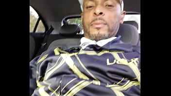 Preview 2 of Milf Melean Monreu - Mostrando o pau no carro