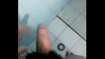 Preview 2 of Girl To Girl Licking Tits Prank - Pauzinho no banho