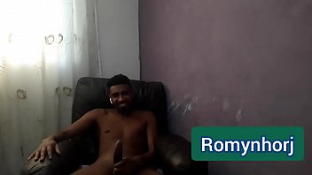 Preview 3 of Hijab Escort - Minha AMIGA jogando jogo free fire.na minha casa e eu se masturbando