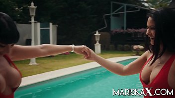 Preview 1 of Immature Girl Sex - MARISKAX Valentina Ricci and Mariska fucking poolside