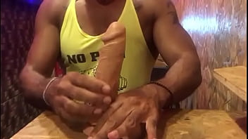 Preview 3 of Desi Xxx Stories Video - Massagem lingam. Massagem no pau.