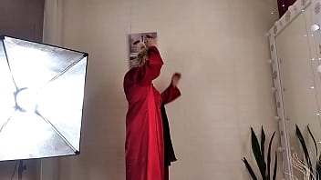Preview 1 of Suce Moi La Vieille - Mature Slut Wife in a red satin negligee,  with a ponytail on her head and a dick in her mouth ...))