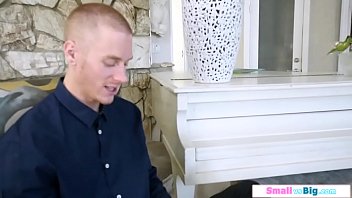 Preview 1 of Nxxxxn Mom - Petite latina is fucking to get the role