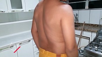 Preview 1 of Badd Milfs - Esposa Sai Pra trabalhar e Marido Come a Empregada Novinha Lunna Real Completo no Red