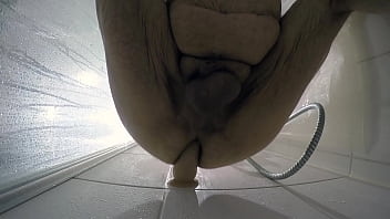 Preview 4 of Bradarsester - Dickes Opfer - Dildo in der Dusche