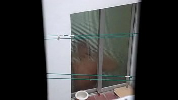 Preview 3 of Xvidov Parn - voyeur real - una ducha r&aacute_pida de mi vecinita como cada dia y yo las grabo todas