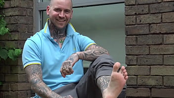 Preview 4 of Andreia Sagafa - King Hampton Alpha Teases his audience by removing his trainer,  showing off his socked and bare foot