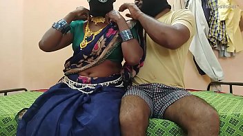 Preview 2 of Masturbasi With Table - मैंने तेज तेज धक्के लगाते हुए आंटी की चूत में घुसे कॉन्डम चढ़े लंड से तेज तेज वीर्य की पिचकारी मारी जिसने मेरे कॉन्डम को भर दिया