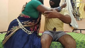 Preview 3 of Masturbasi With Table - मैंने तेज तेज धक्के लगाते हुए आंटी की चूत में घुसे कॉन्डम चढ़े लंड से तेज तेज वीर्य की पिचकारी मारी जिसने मेरे कॉन्डम को भर दिया