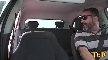 Preview 1 of Nifty Full Dvd - Thayna Borges pega uma carona no App e goza dentro do carro - Rob Carvalho