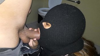 Preview 1 of Cute Stickam Teen Braces - Bandida chupando Ref&eacute_m no Cativeiro