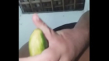Preview 2 of Skit Girls - Enfiando o pepino no cuzinho