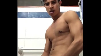 Preview 4 of Www Vidiuo - Joven mostrando verga