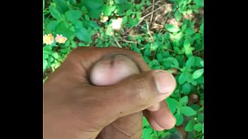 Preview 2 of Indian Aunty Fuck To Nebar - खेत मे मूठ मारी