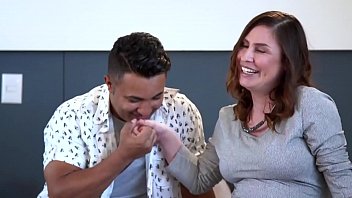 Preview 2 of Bpbpteen Pregnant Enema - EMME WHITE MOSTRA COMO TER PRAZER DURANTE A GRAVIDEZ COM LOUPAN