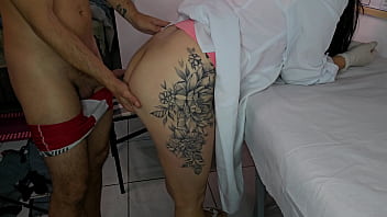 Preview 4 of Mini Van Moms 23 - Enfermeira fica excitada com ere&ccedil_&atilde_o do paciente