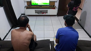 Preview 2 of Tamil Xcc - meu marido me perdeu na aposta e eu tive que ficar com o amigo dele na frente dele