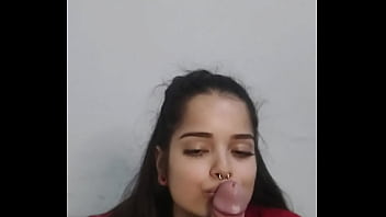 Preview 2 of Mehak Malik Porn Videos - Fazendo o papel de namorada submissa com um sexo oral profundo no pau grande do Wellington Prado antes dele me colocar de quatro e tirar meu shorts jeans apertadinho e minha calcinha pra me