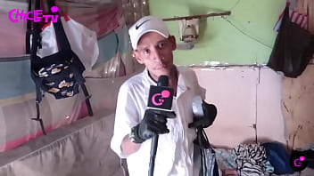 Preview 2 of First Time Mom Porn - Nos ense&ntilde_a su humilde espacio donde le toc&oacute_ migrar