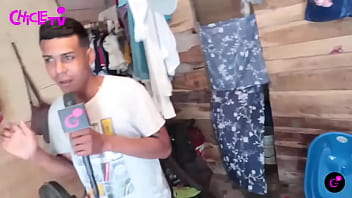 Preview 1 of First Time Mom Porn - Nos ense&ntilde_a su humilde espacio donde le toc&oacute_ migrar