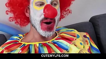 Preview 1 of Pilipinas Sex Video - Hot-MILF Alana Cruise hires a clown for her birthday and got surprise when the horny clown gave her an awesome birthday sex