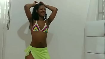 Preview 4 of Alliewoods Ebony Redbone Cum - Nicol se menea saliendo de la ducha