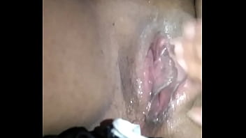 Preview 3 of Ballair Villiam - Depiladinha se masturbando