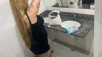 Preview 1 of Jav Porn Gangbang Wife - Caiu na net novinha se masturbando no banheiro da escola,  durante a festa de formatura - C&acirc_mera Escondida
