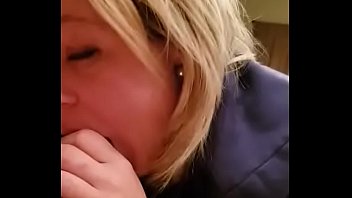 Preview 2 of 4homem E 1mulher - Blonde slut blowjob
