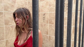Preview 2 of Massage Sexi Yoga - Polic&iacute_a pervertido se folla a la chica rubia en la celda-PARTE 1