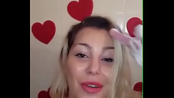 Preview 2 of Turkey Massage - Gostosa tomando banho
