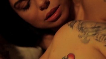 Preview 2 of Bootyfulashe - MEL FIRE NA CAMA COM FABIANE THOMPSON EM UMA PEGA&Ccedil_&Atilde_O L&Eacute_SBICA NO ESCURINHO