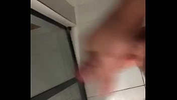 Preview 2 of Hindi Sxxy Video In Hot - Punhetando no Banheiro