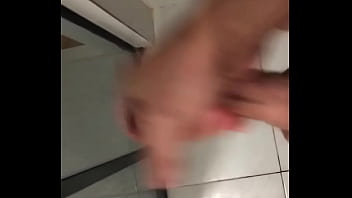 Preview 1 of Hindi Sxxy Video In Hot - Punhetando no Banheiro