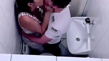 Preview 1 of Xxx Ddf Com - Comendo a Cunhada no banheiro enquanto a esposa foi ao supermercado