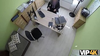 Preview 1 of Yuba City Escorts - VIP4K. Die blonde Katy hofft auf einen Kredit,  aber die Agentin will Sex