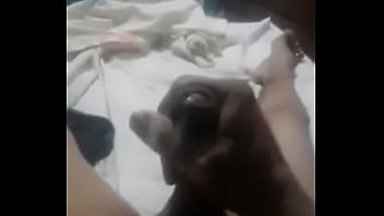 Preview 4 of Russian Teen Bi Sex - Ten&iacute_a este v&iacute_deo guardado en el celular de mi tio jalandosela