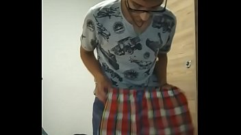 Preview 1 of Sswwxx - Masturbandome con la ropa interior de alguien