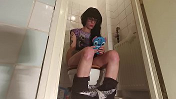 Preview 3 of Passion Hd Virgin - Teen girl Pissing &amp_ while playing on her telephone pt1 HD