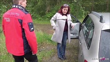 Preview 1 of Dog Garl Xxx Video - Dicke Deutsche Strassen Hure von Jungspund am Feldweg gefickt