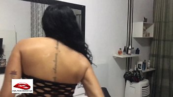 Preview 2 of India Bhaby Sex - Mais um pau grosso no cuzinho da transex,  arrombou mesmo (completo no red)